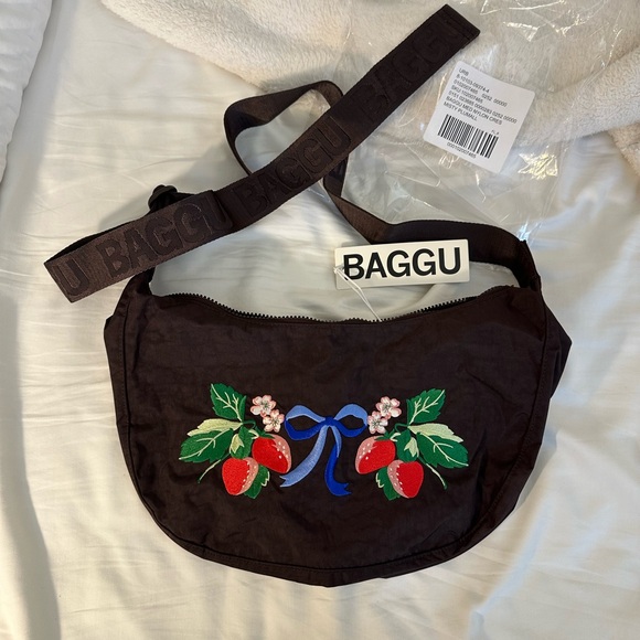 BAGGU Handbags - New BAGGU UO Exclusive Strawberry Bow Embroidered Medium Nylon Crescent Bag NWT
